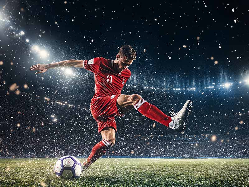 先别笑别人！凯恩和格纳布里的橄榄球颠球挑战！